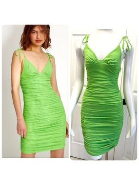 Aritzia WILFRED Winona Dress Ruched Fitted Side Zip in Venom Green Size XS